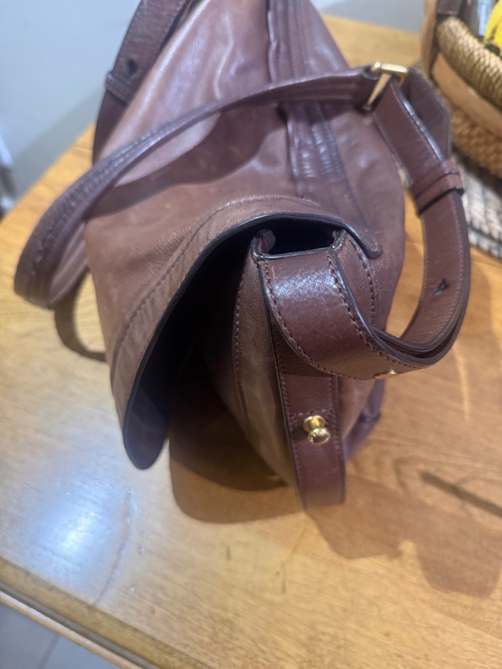 Brown Leather Messenger Bag with Turn-Lock Closure - Picture 5 of 16